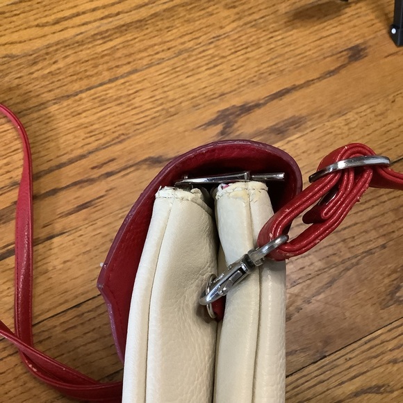 Espe white/red scalloped front purse - Picture 4 of 9